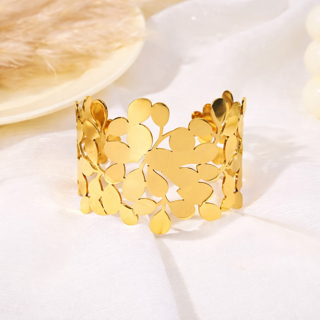 Bracelet manchette doré motif fleurs