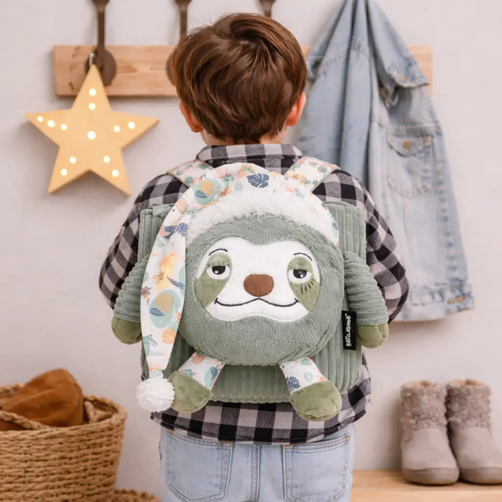 Avec son look rigolo et son esprit décalé, le sac à dos Chillos le paresseux est le compagnon parfait des tout-petits pour la crèche, la maternelle ou les sorties. Fidèle à l’univers fun et coloré des Les Déglingos, ce sac à dos séduit par son design original, ses matières toutes douces et ses finitions soignées.