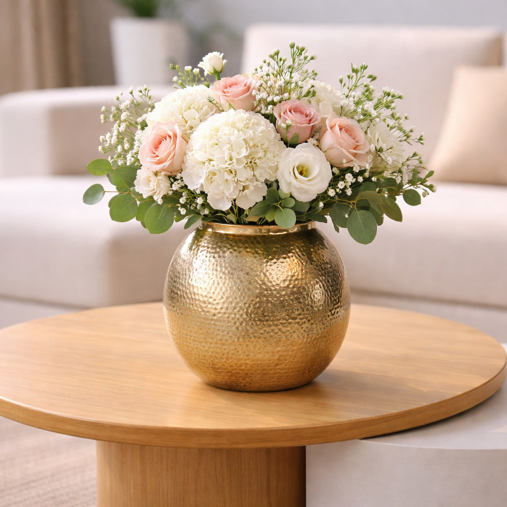 Vase en métal doré
