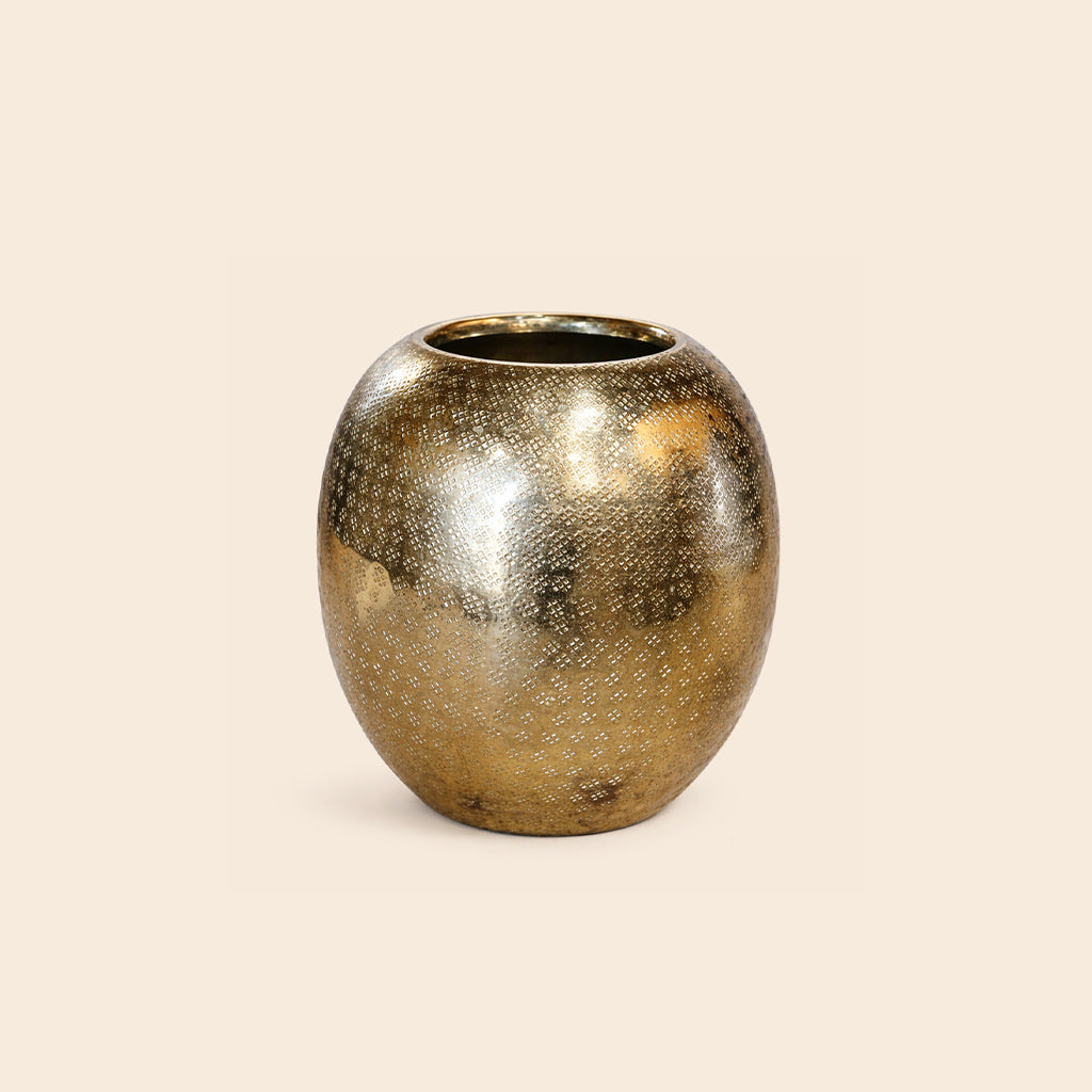Vase en métal doré